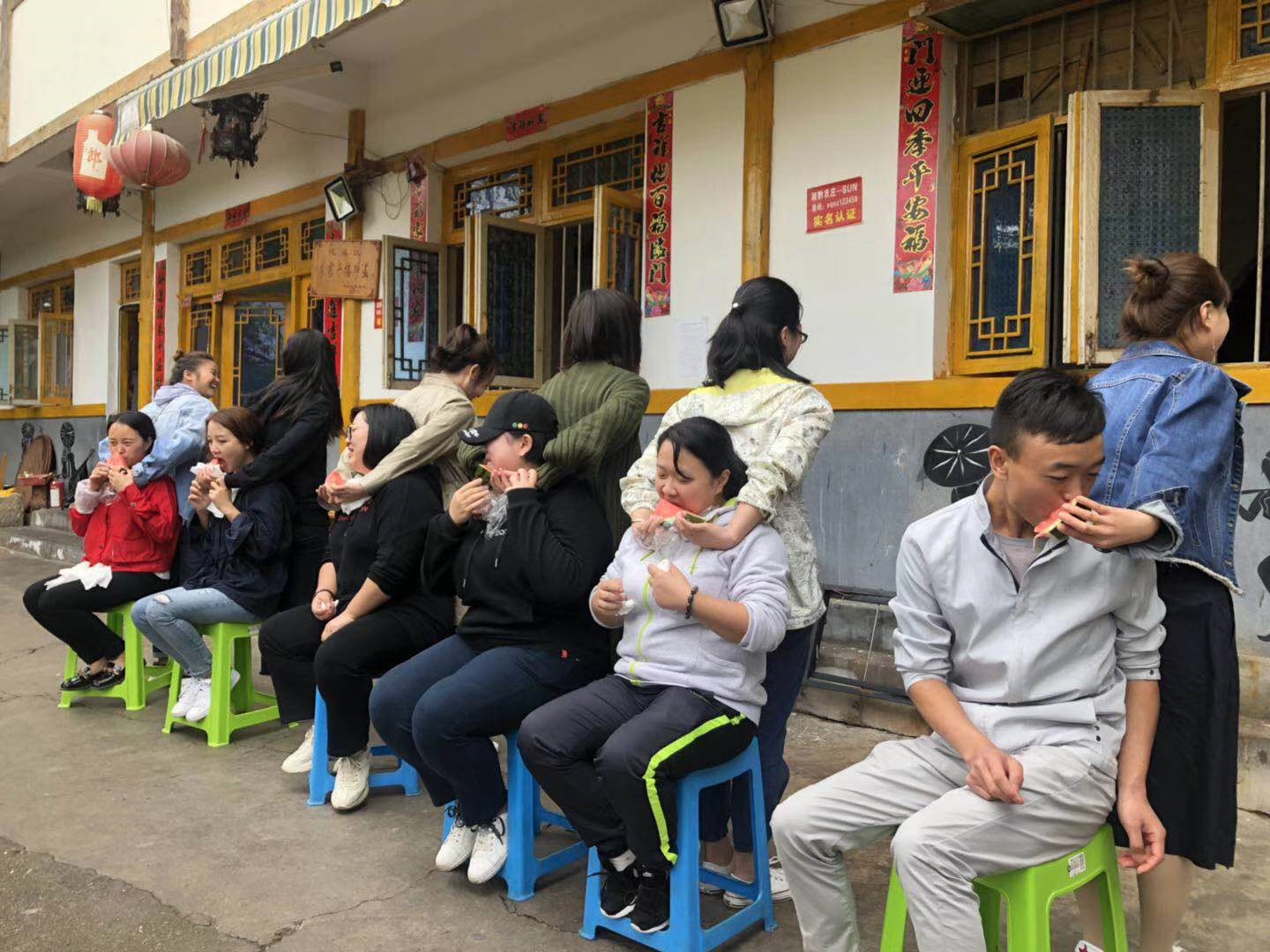 有你们的坚守 世界会更明朗