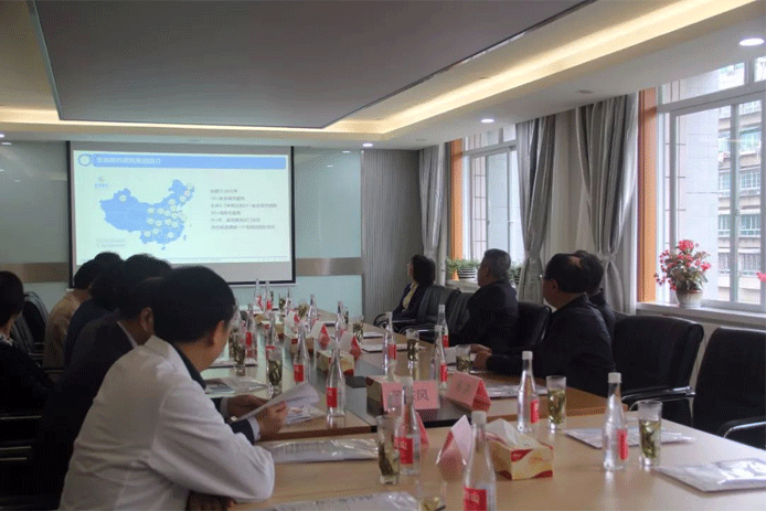 贵州省副省长王世杰寄语普瑞眼科：不忘初心，成为民营医